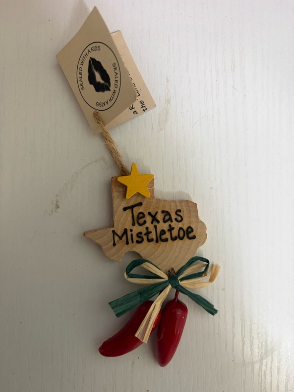 BRAND NEW TEXAS MISTLETOE CHRISTMAS ORNAMENT